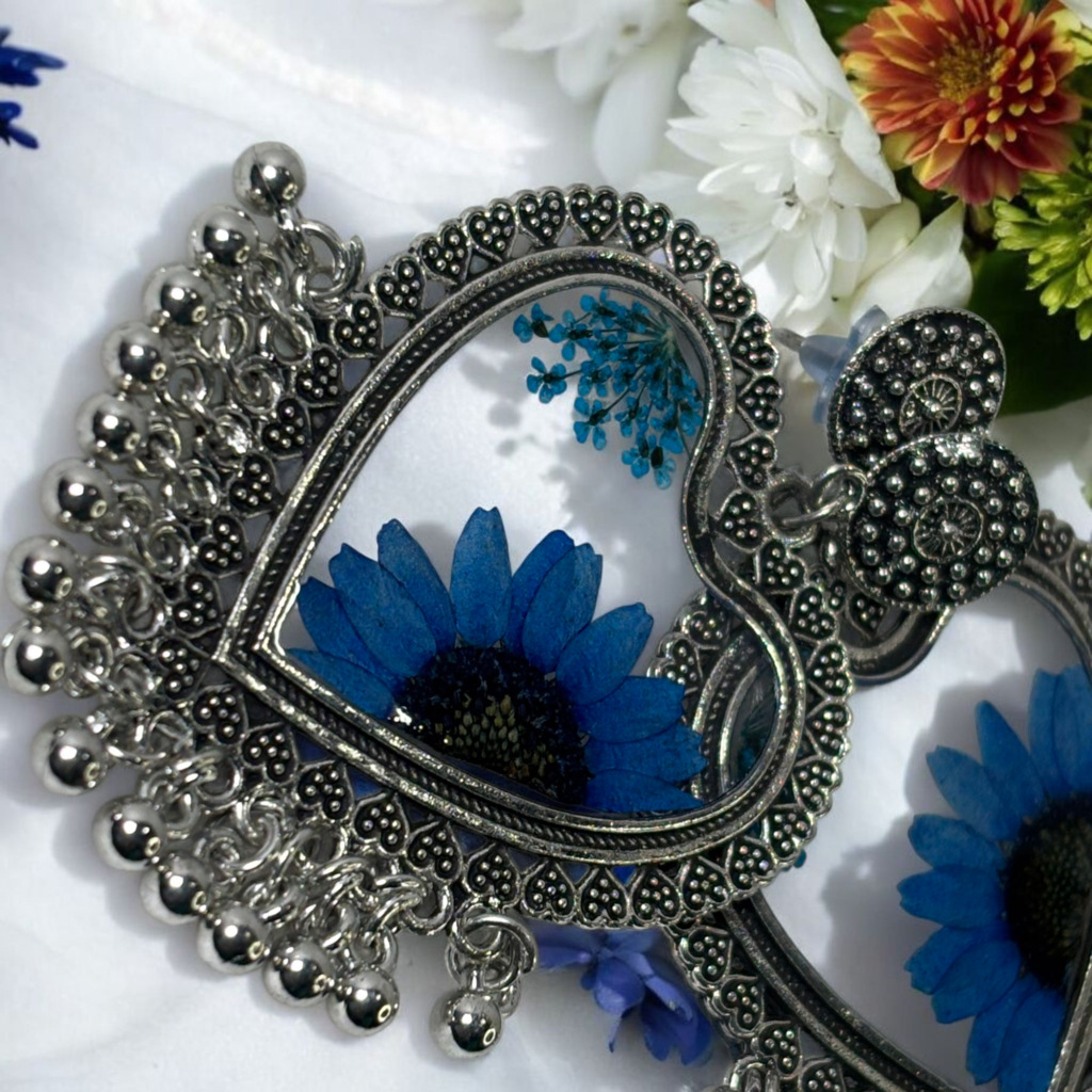 Mesmerizing Heart Earrings – 1 Heart, Petals of a Thousand Feelings
