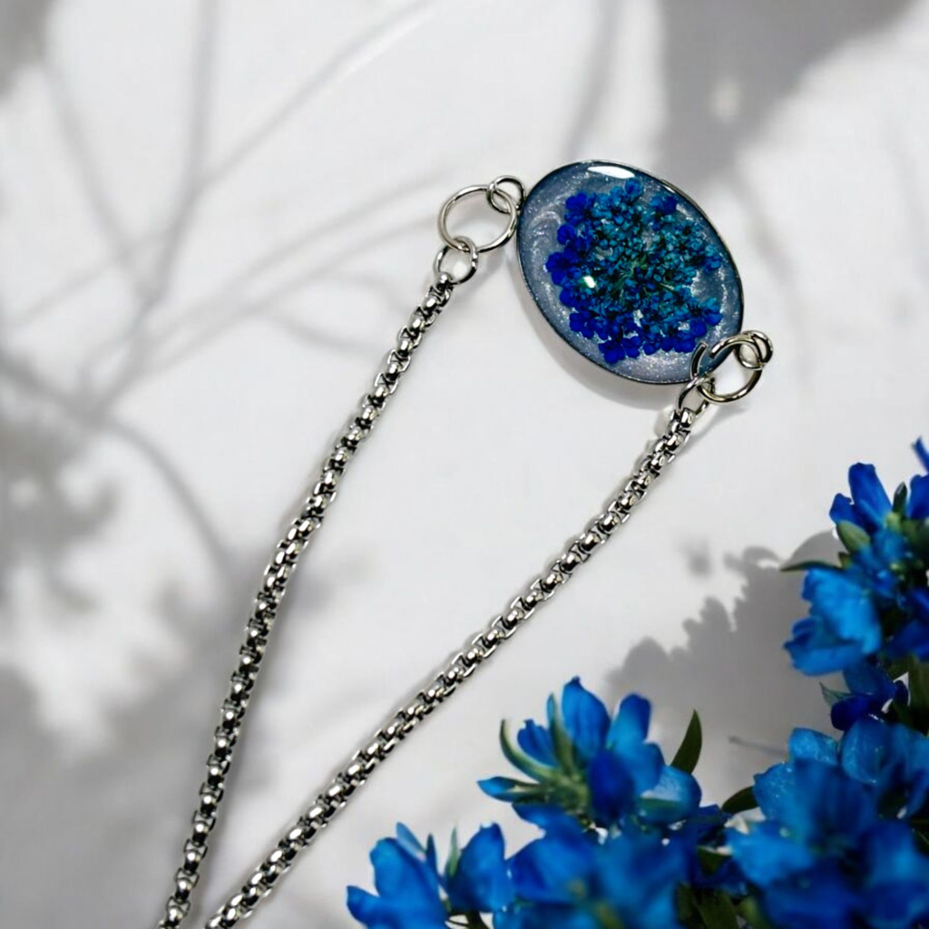 Floral Bracelet Delight with Real Flowers for Everyday Style