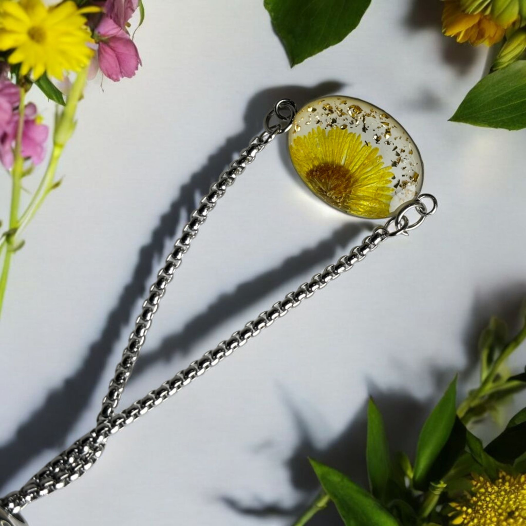 Delicate yellow bracelet for casual and festive looks